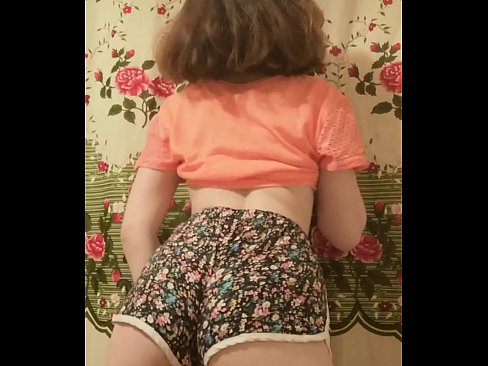❤️ 性感的年轻宝贝在镜头前脱下她的短裤 Quality porn❌❤