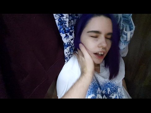 ❤️ 在衣柜里发现我的妹妹并帮助她射精 Quality porn❌❤